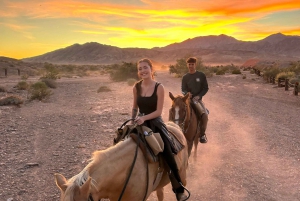 Las Vegas: Sunset Horseback Riding Tour with BBQ Dinner