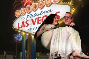 Las Vegas : mariage/renouvellement de vœux traditionnel ou à thème avec le panneau Las Vegas