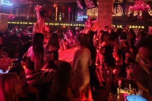 Vida na discoteca de Las Vegas: Bebidas gratuitas para a noite/carro de festa