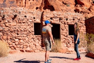 Las Vegas:Valley of Fire and Seven Magic Mountain day tour