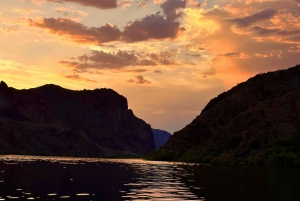 Visite culinaire en kayak de la grotte d'Emeraude au coucher du soleil avec feu de camp et repas