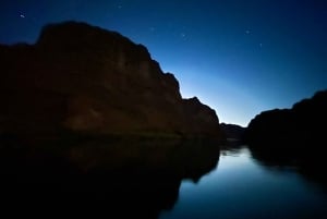 Sunset Emerald Cave Kayaking Tour com fogueira e comida