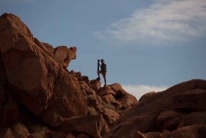 Las Vegas: Valley of Fire Guided Hike with Drinks and Snacks