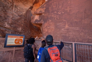 Wandeltocht met gids door Valley of Fire & avontuur in de Mojavewoestijn