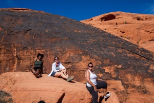 Wandeltocht met gids door Valley of Fire & avontuur in de Mojavewoestijn