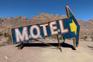 Visit Nelson Ghost Town and Hoover Dam with a French guide