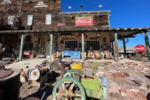 Visit Nelson Ghost Town and Hoover Dam with a French guide