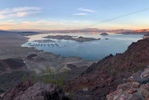 Visit Nelson Ghost Town and Hoover Dam with a French guide