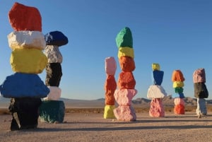 Visit Red Rock Canyon and Seven Magic Mountains with a French guide