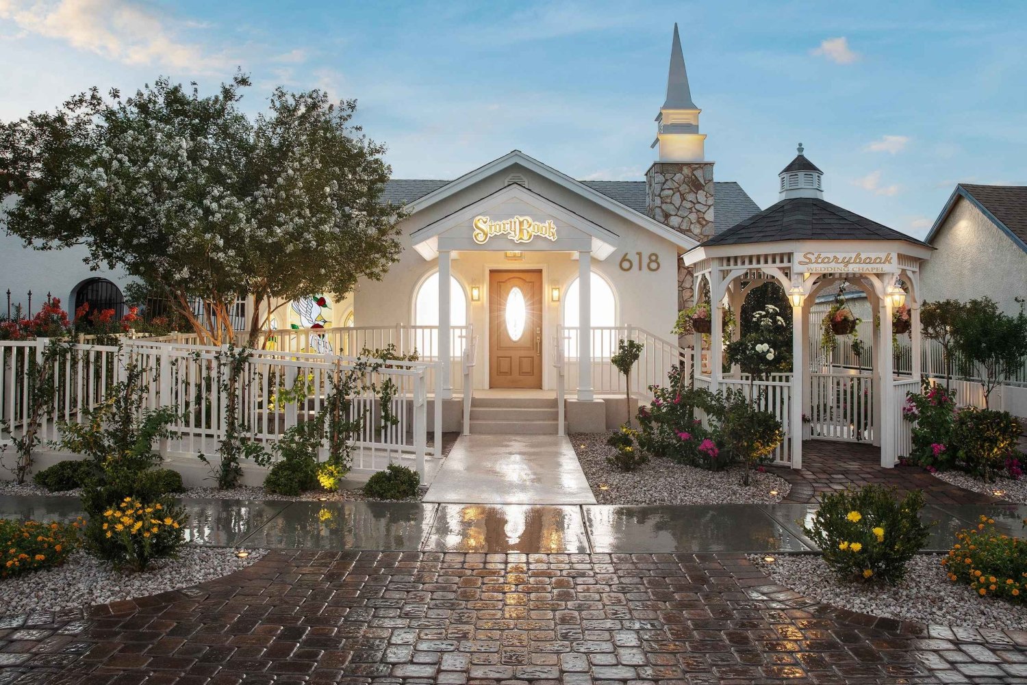 Лас-Вегас: свадьба или повторная клятва в часовне Storybook Wedding Chapel