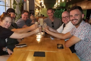 Underlig, sprø Fremont Bar-opplevelse med cocktailer og bilder