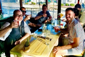 Underlig, sprø Fremont Bar-opplevelse med cocktailer og bilder