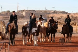 Vanuit Las Vegas: Woestijn zonsondergang te paard met BBQ diner