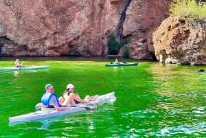 Willow Beach: 5 zatoczek i 2 jaskinie Wycieczka kajakowa do Emerald Cave