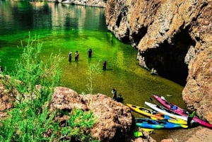 Willow Beach: 5 zatoczek i 2 jaskinie Wycieczka kajakowa do Emerald Cave