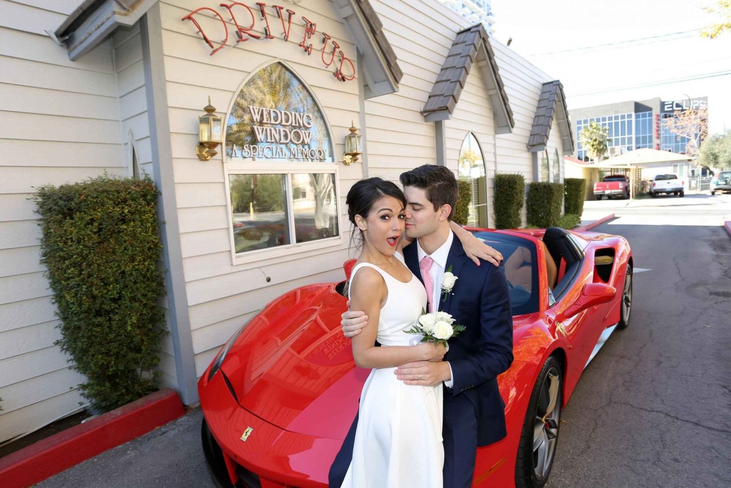 Las Vegas: Verdenberømt drive-up-bryllup med afhentning