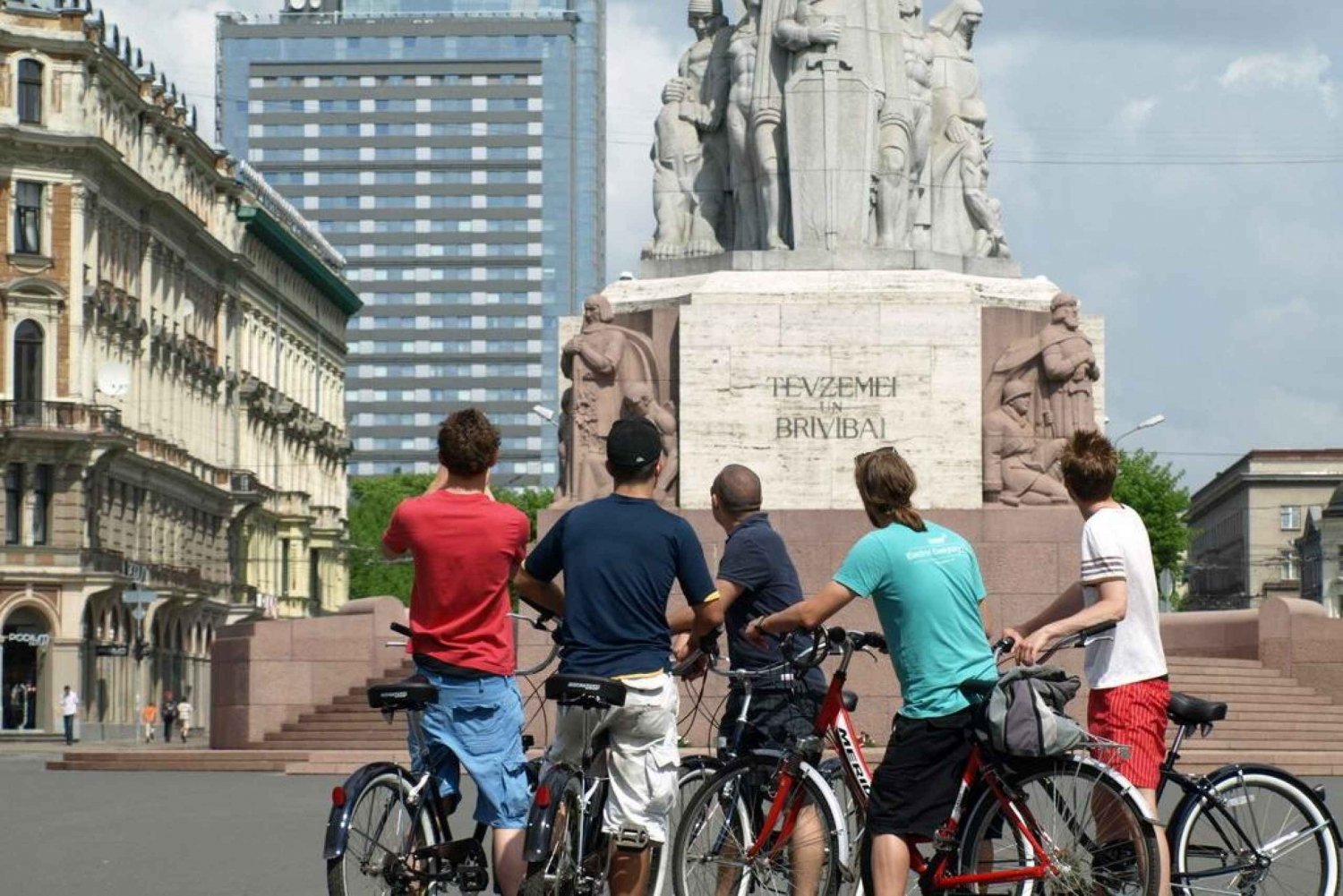 2.5-Hour Riga Cruiser Bike Tour