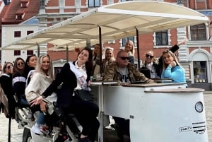 Odkryj Stare Miasto w Rydze podczas wycieczki rowerowej z bąbelkami