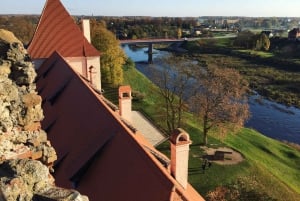 Riga: Bauska Castle, Rundale Palace and Hill of Crosses Trip