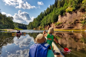 Desde Riga: Excursión de un día entero en kayak por el pintoresco valle del río Gauja