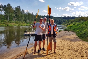 Desde Riga: Excursión de un día entero en kayak por el pintoresco valle del río Gauja