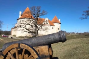 Desde Riga: Excursión de un día a la Colina de las Cruces, Bauska y Rundale