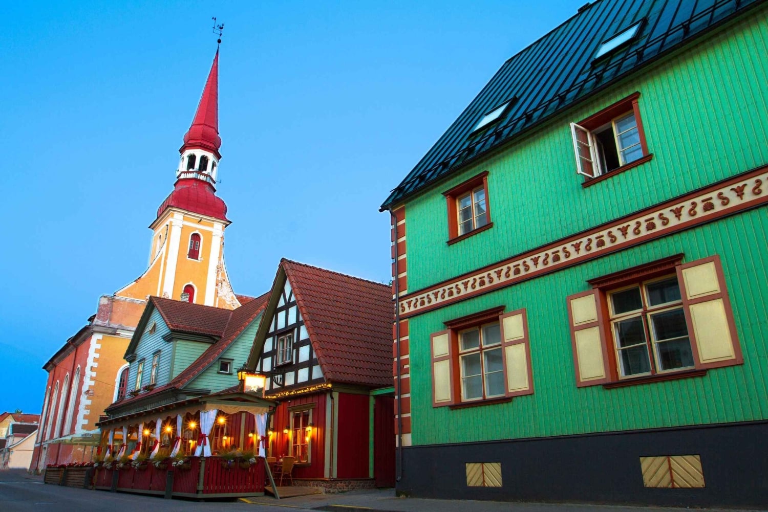 Fra Riga privat omvisning til Tallinn med naturskjønne stopp