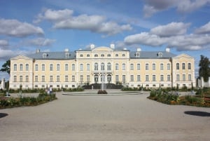 From Riga: Rundale Palace & Bauska Castle Tour to Vilnius