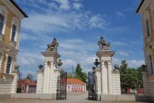 From Riga: Rundale Palace & Bauska Castle Tour to Vilnius
