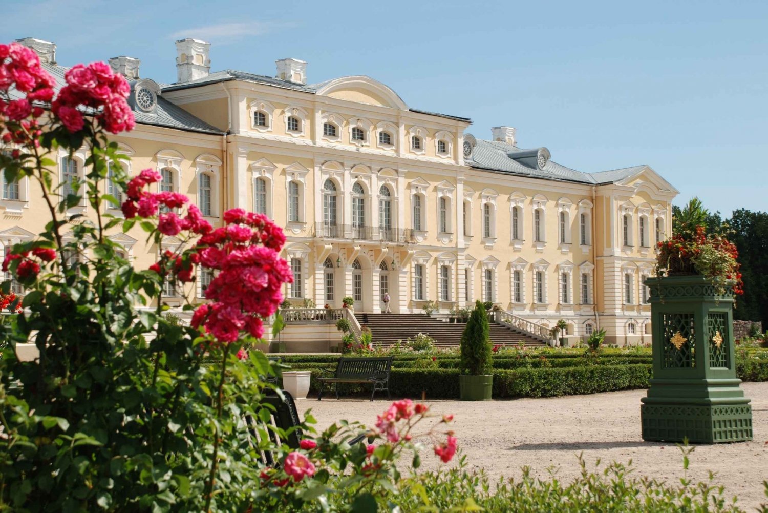 Desde Riga: Excursión privada de un día al Palacio de Rundale y la Colina de las Cruces