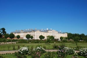 Från Riga: Rundalepalatset och korsens kulle - privat dagsutflykt