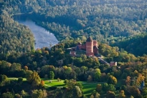 Desde Riga: Audioguía de 1 día por los Castillos de Sigulda
