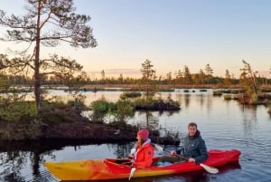 Vanuit Riga: Zonsopgang Kajak of Paddleboard Tour met Pick-Up