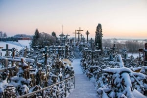 Från Riga: Resa till korsens berg och ett charmigt Jelgava