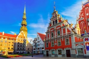 From Vilnius: Private Transfer to Riga with 2 Tour Stops
