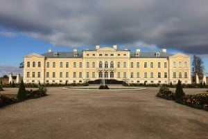 From Vilnius: Rundale Palace & Bauska Castle Tour to Riga
