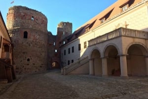 Von Vilnius aus: Rundale Palace & Bauska Castle Tour nach Riga