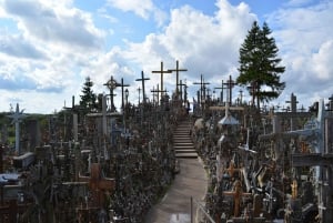 From Riga: Hill of Crosses & Enchanting Jelgava Group Tour