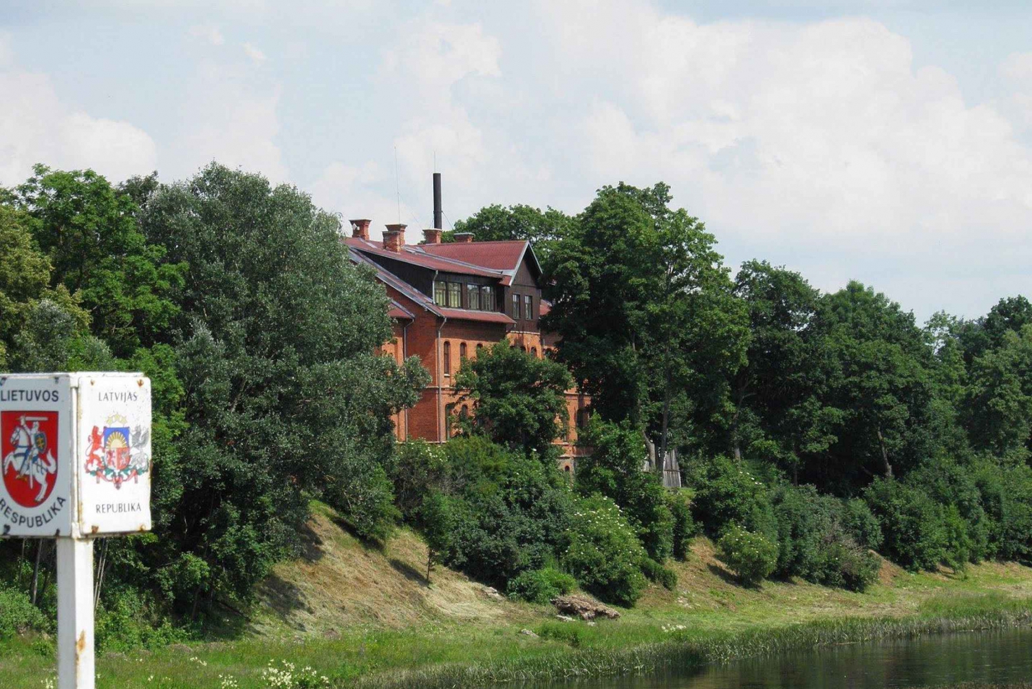 Kajak op de Lets-Litouwse grens, grootste duin in het binnenland