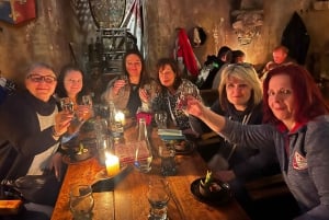Tour guiado medieval e experiência com jantar de três pratos