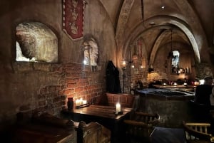 Średniowieczna wycieczka z przewodnikiem i trzydaniowa kolacja