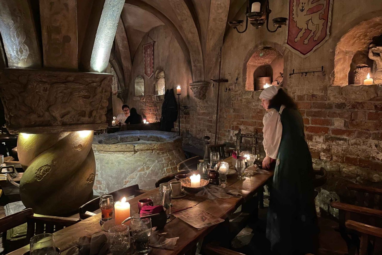 Nuits médiévales : Tour des bars et visite guidée