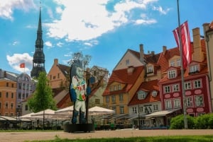 Old Town Sightseeing & Latvian Wine Tasting with Show