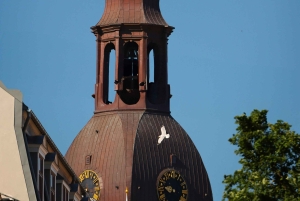 Tour a pie por el casco antiguo con cata de vino y queso de Letonia