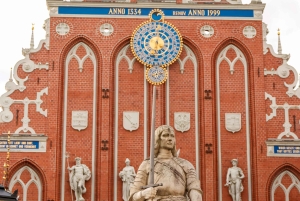 Tour a pie por el casco antiguo con cata de vino y queso de Letonia