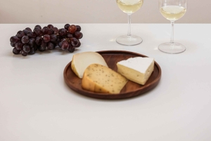 Tour a pie por el casco antiguo con cata de vino y queso de Letonia