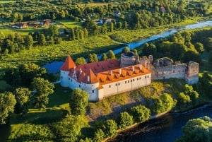 Excursão privada ao castelo saindo de Riga: Rundale, Bauska + Hill of Cross