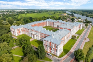 プライベート旅行！リガ発十字架の丘、イェルガヴァ、ユルマラ