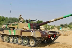 Paseo en tanque real en Riga, Letonia