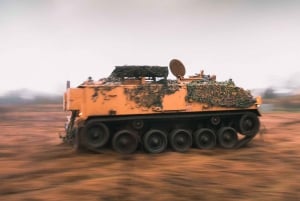 Paseo en tanque real en Riga, Letonia